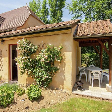 Appealing Apartment In Vezac With Swimming Pool Beynac-et-Cazenac Eksteriør billede