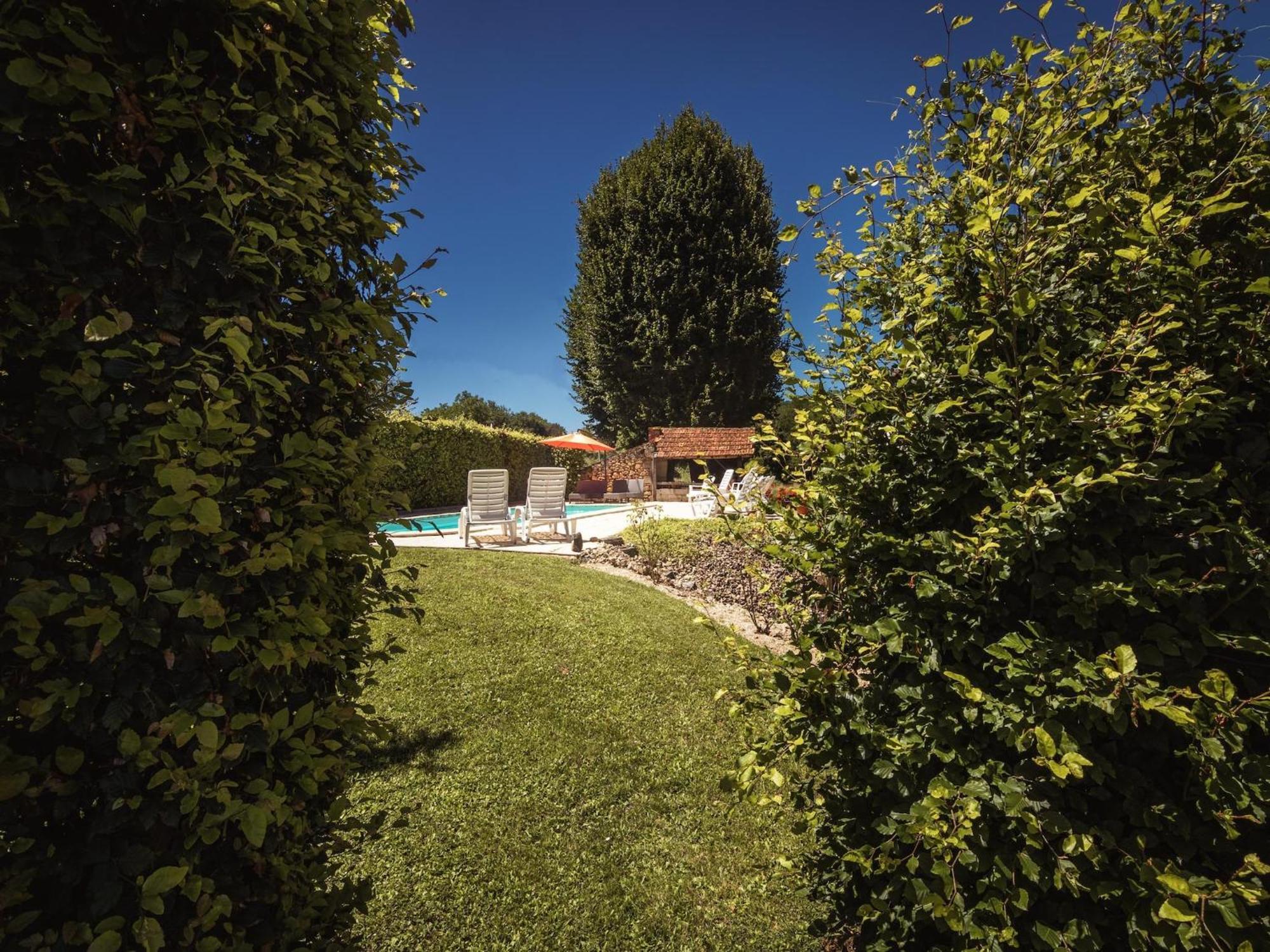 Appealing Apartment In Vezac With Swimming Pool Beynac-et-Cazenac Eksteriør billede
