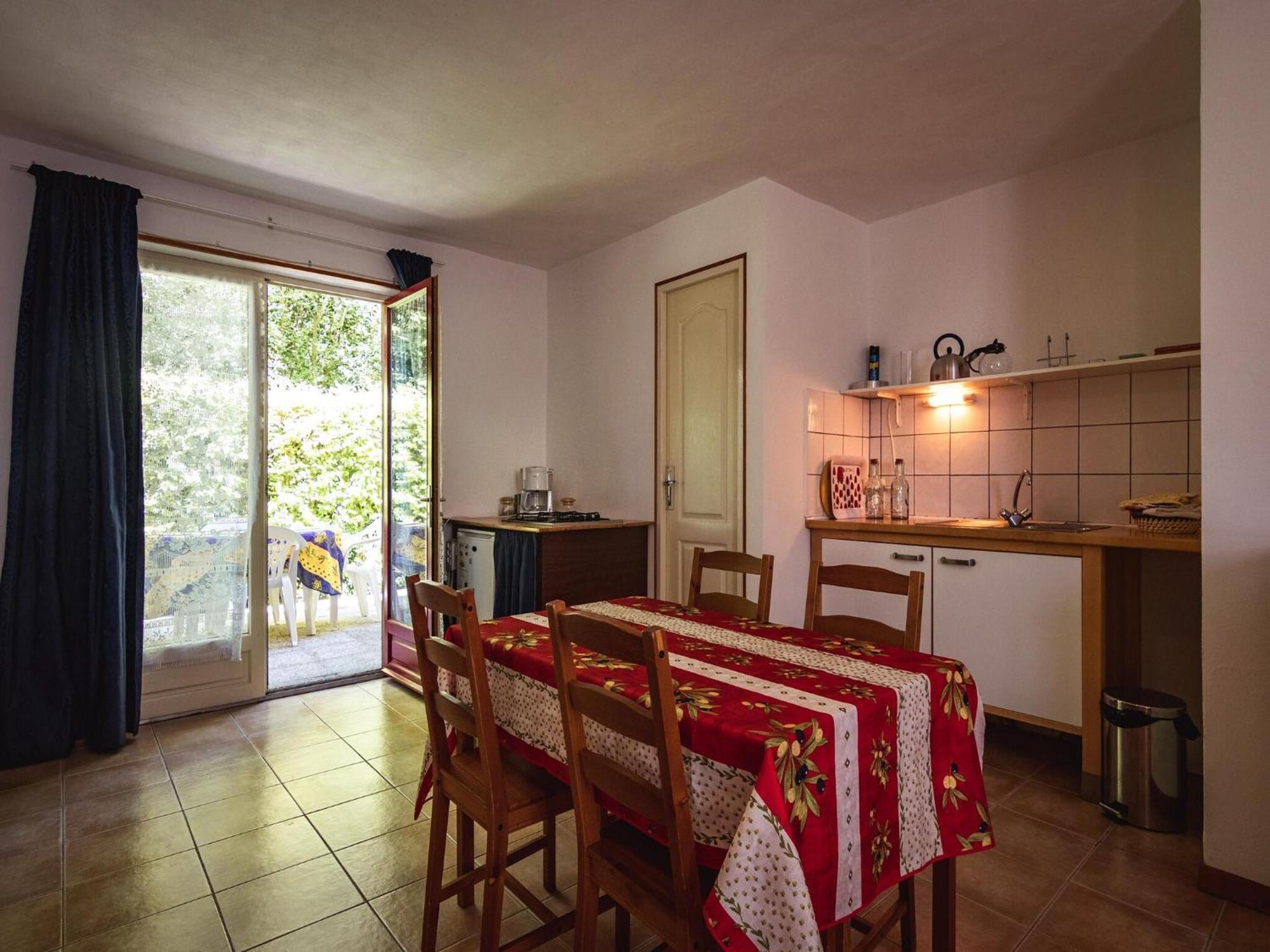 Appealing Apartment In Vezac With Swimming Pool Beynac-et-Cazenac Eksteriør billede