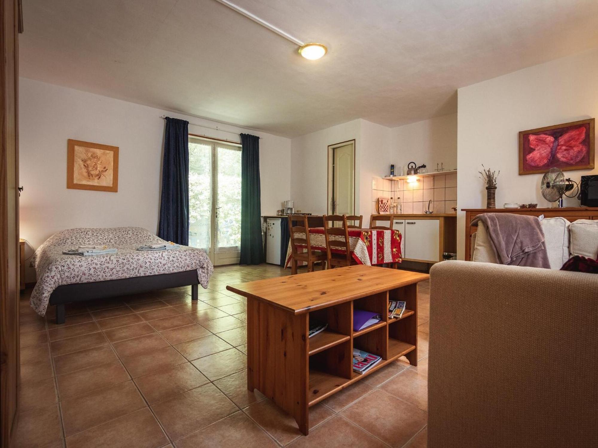 Appealing Apartment In Vezac With Swimming Pool Beynac-et-Cazenac Eksteriør billede